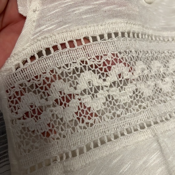 Dex Flutter Sleeve Top - Picture 3 of 8